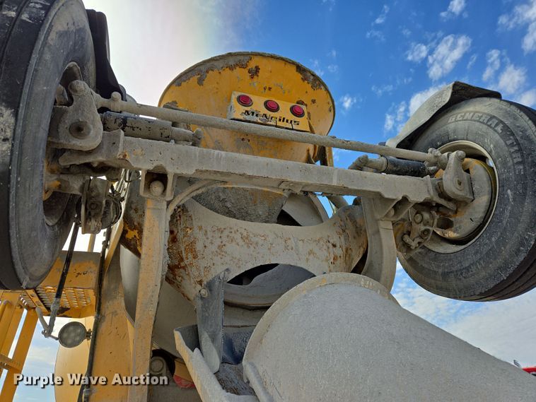 image for item DW5083 2014 Peterbilt 365 ready mix truck