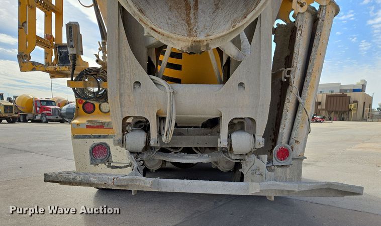 image for item DW5083 2014 Peterbilt 365 ready mix truck