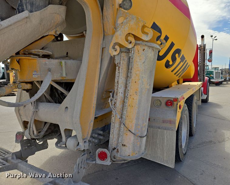 image for item DW5083 2014 Peterbilt 365 ready mix truck