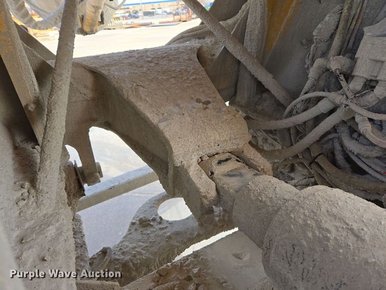 image for item DW5083 2014 Peterbilt 365 ready mix truck