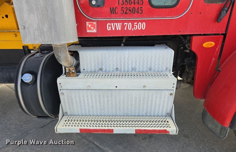 image for item DW5083 2014 Peterbilt 365 ready mix truck