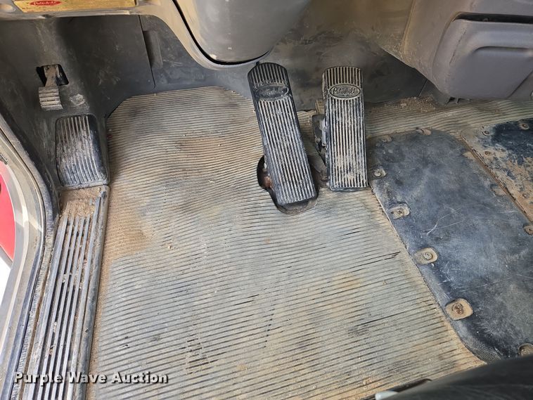 image for item DW5083 2014 Peterbilt 365 ready mix truck