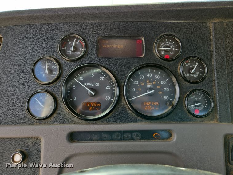 image for item DW5083 2014 Peterbilt 365 ready mix truck