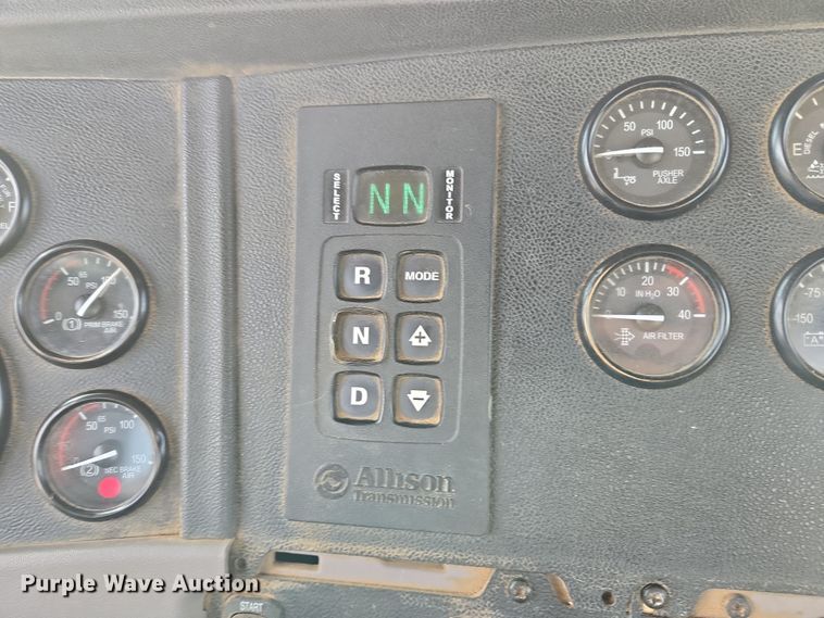 image for item DW5083 2014 Peterbilt 365 ready mix truck