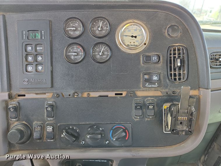 image for item DW5083 2014 Peterbilt 365 ready mix truck