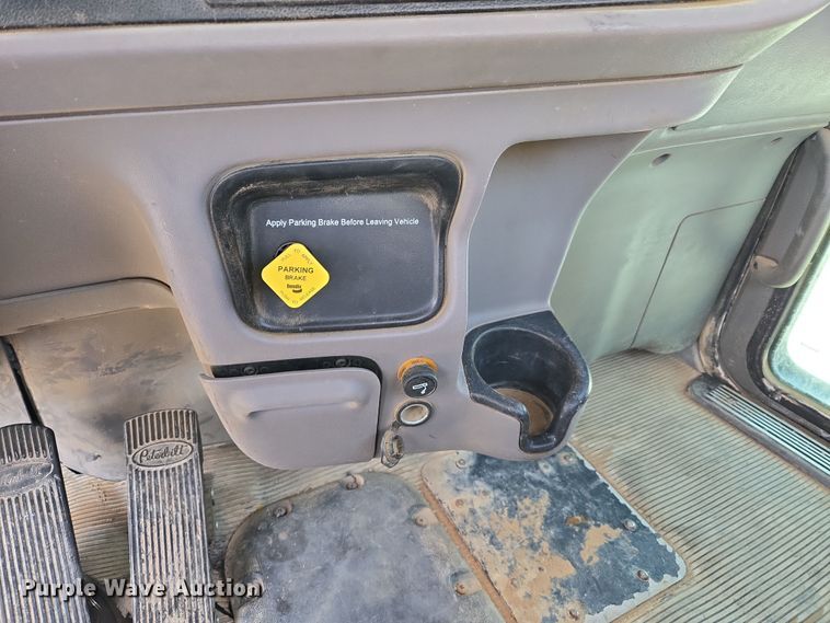 image for item DW5083 2014 Peterbilt 365 ready mix truck