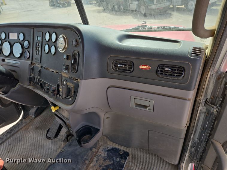 image for item DW5083 2014 Peterbilt 365 ready mix truck