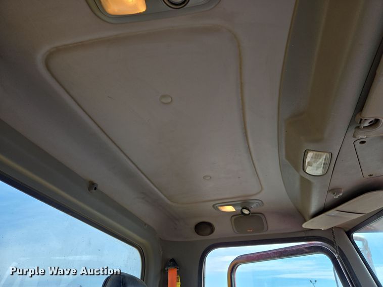 image for item DW5083 2014 Peterbilt 365 ready mix truck