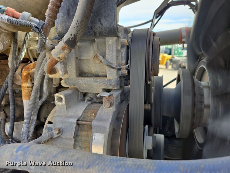 image for item DW5083 2014 Peterbilt 365 ready mix truck