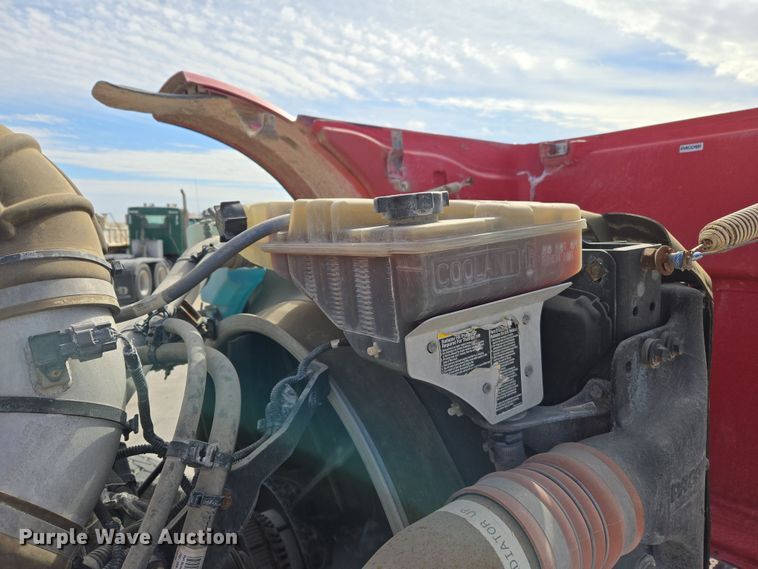 image for item DW5083 2014 Peterbilt 365 ready mix truck