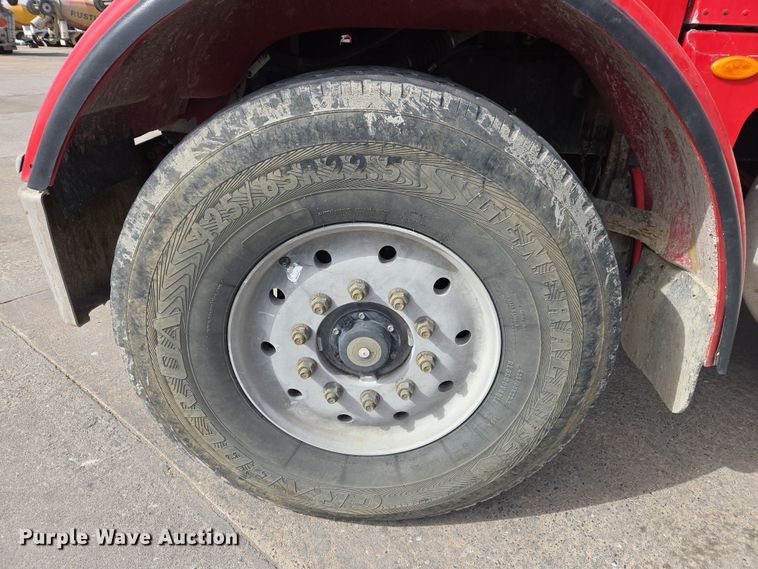 image for item DW5083 2014 Peterbilt 365 ready mix truck