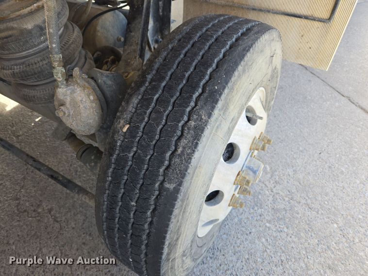 image for item DW5083 2014 Peterbilt 365 ready mix truck