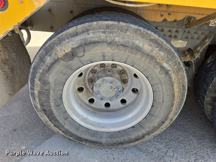 image for item DW5083 2014 Peterbilt 365 ready mix truck