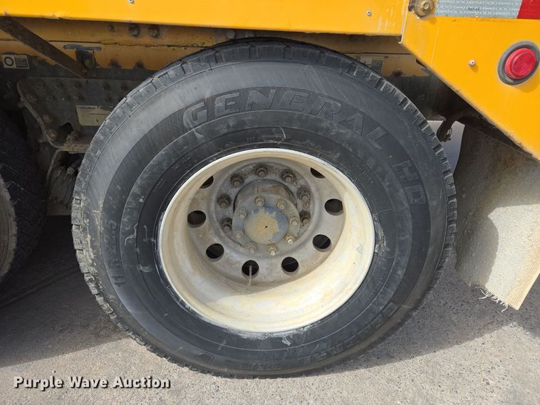 image for item DW5083 2014 Peterbilt 365 ready mix truck