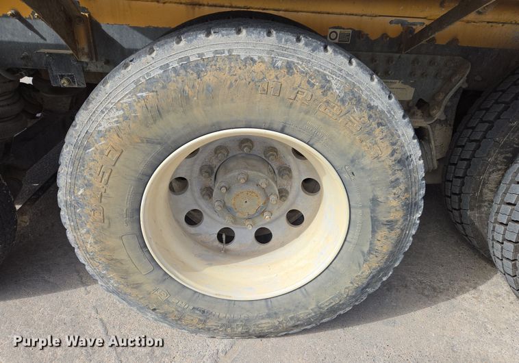 image for item DW5083 2014 Peterbilt 365 ready mix truck