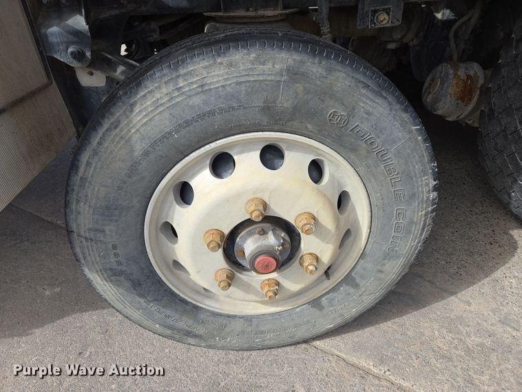 image for item DW5083 2014 Peterbilt 365 ready mix truck