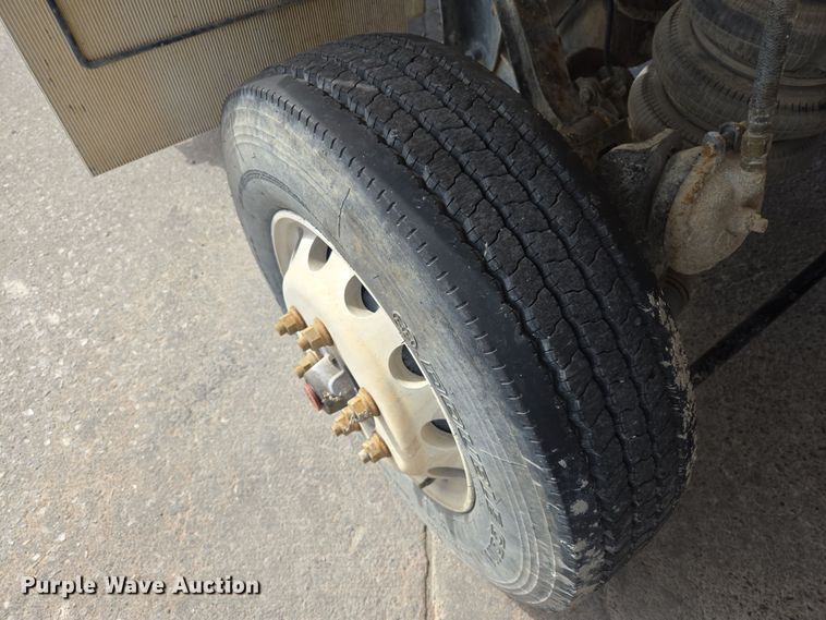 image for item DW5083 2014 Peterbilt 365 ready mix truck