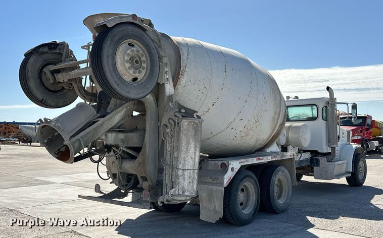 image for item DW5089 2015 Peterbilt 365 ready mix truck