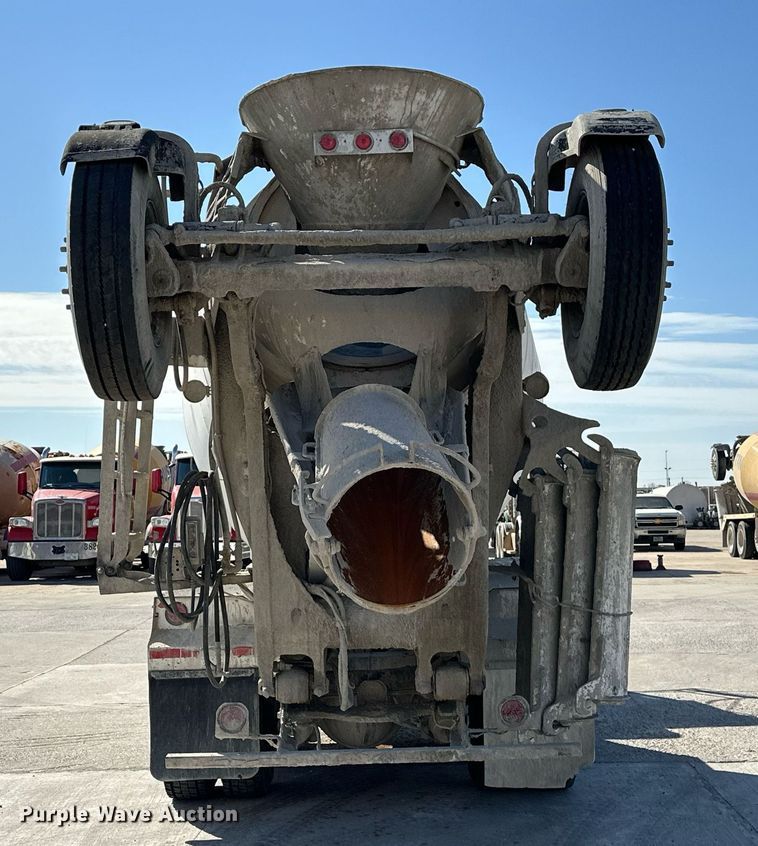 image for item DW5089 2015 Peterbilt 365 ready mix truck