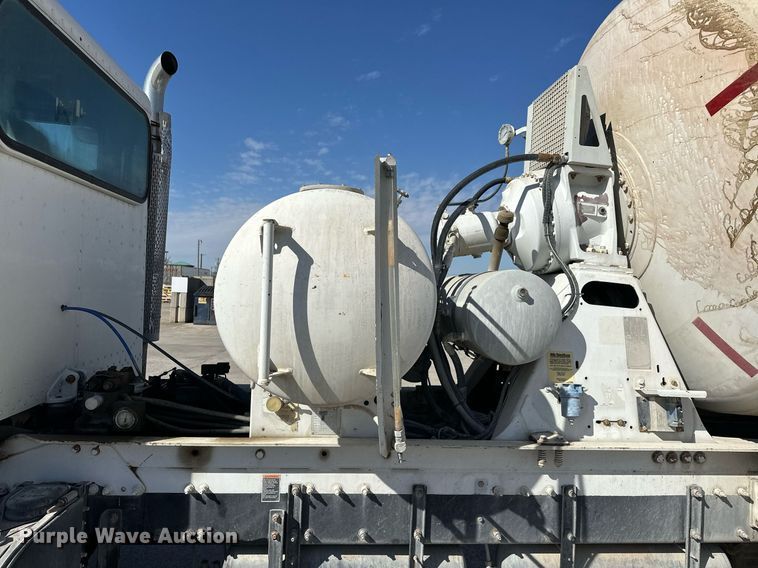 image for item DW5089 2015 Peterbilt 365 ready mix truck