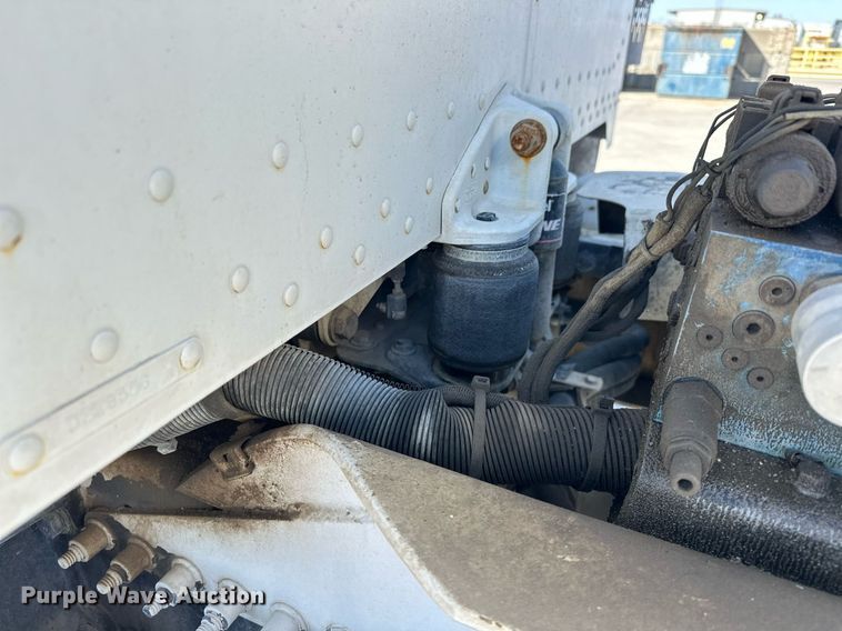 image for item DW5089 2015 Peterbilt 365 ready mix truck