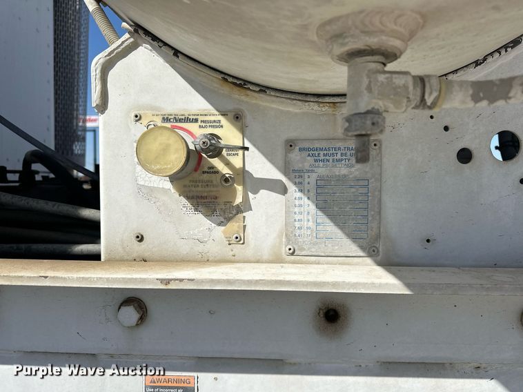 image for item DW5089 2015 Peterbilt 365 ready mix truck