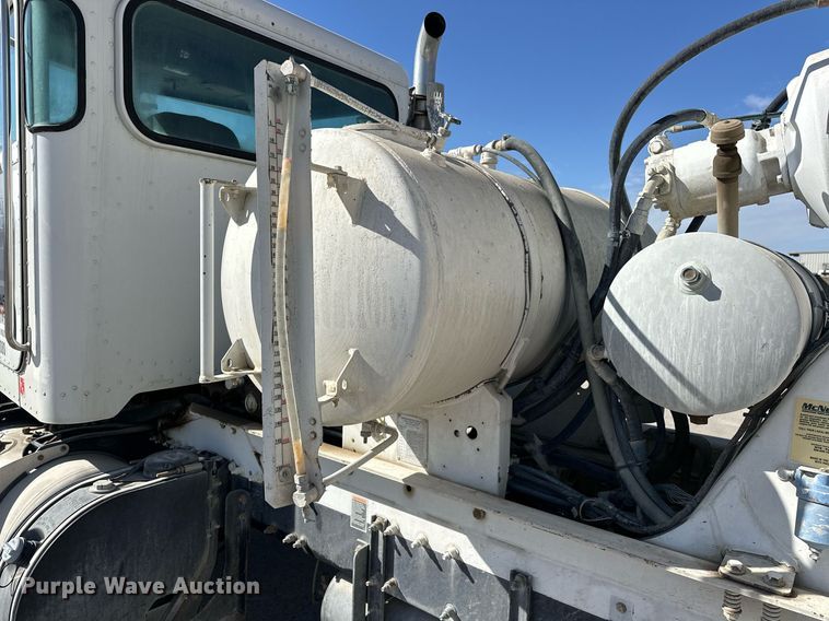 image for item DW5089 2015 Peterbilt 365 ready mix truck