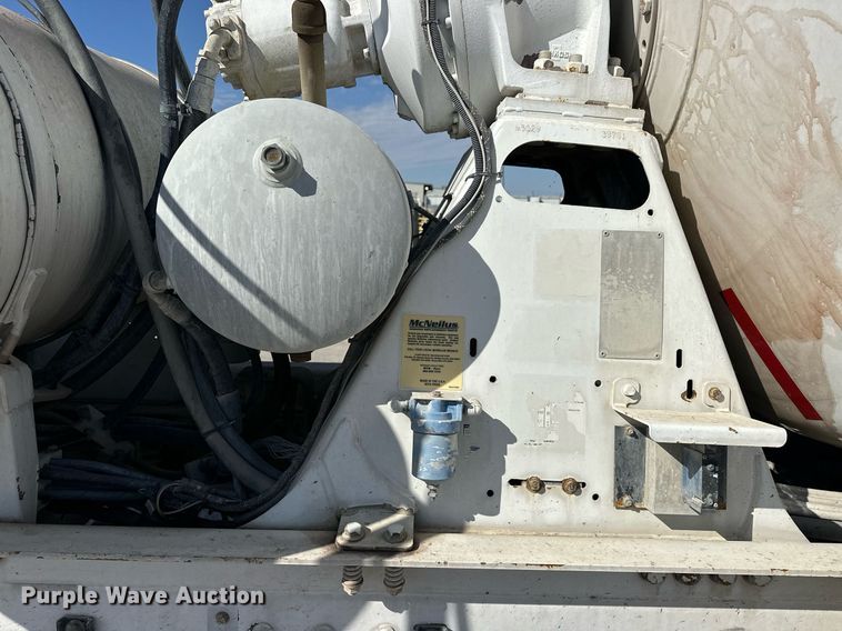 image for item DW5089 2015 Peterbilt 365 ready mix truck