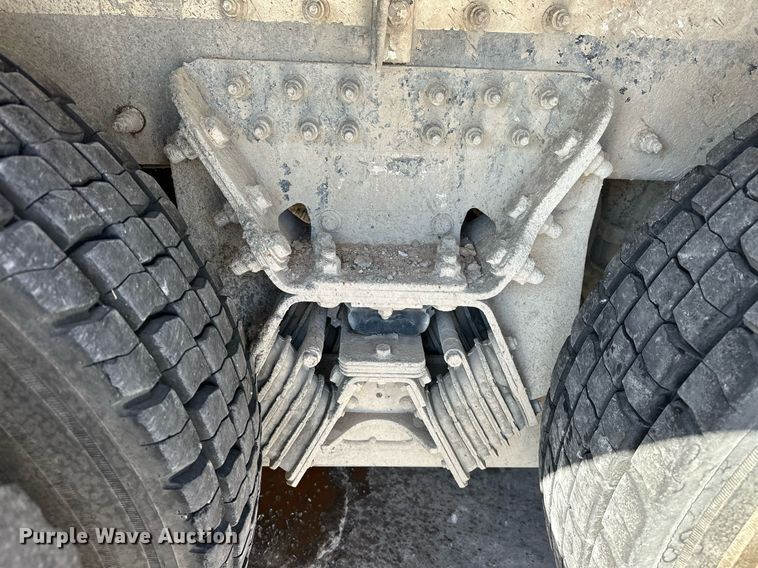 image for item DW5089 2015 Peterbilt 365 ready mix truck