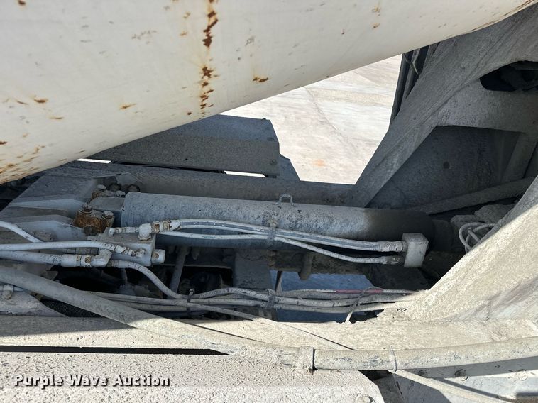 image for item DW5089 2015 Peterbilt 365 ready mix truck