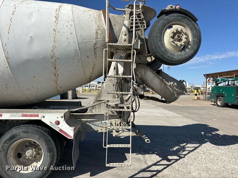 image for item DW5089 2015 Peterbilt 365 ready mix truck