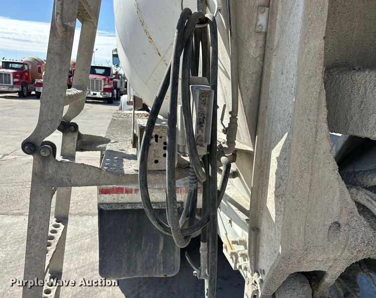 image for item DW5089 2015 Peterbilt 365 ready mix truck