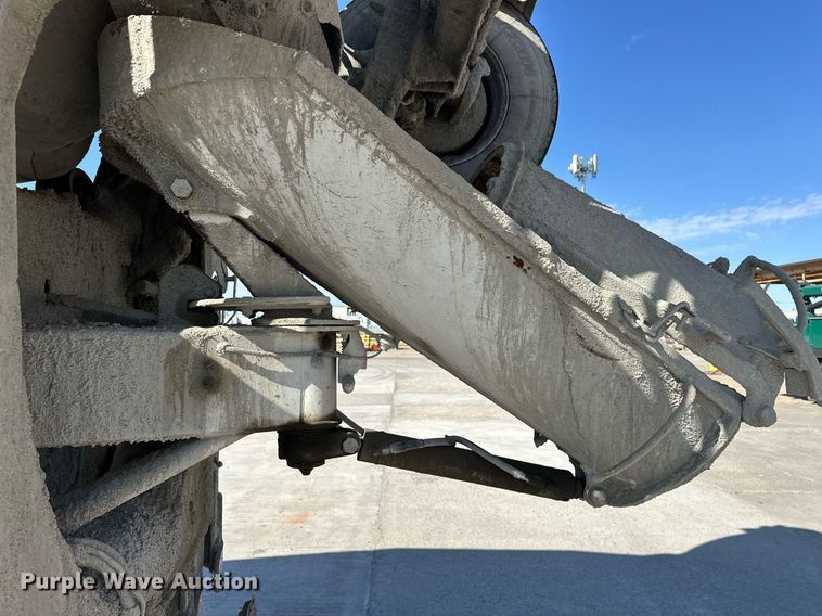 image for item DW5089 2015 Peterbilt 365 ready mix truck