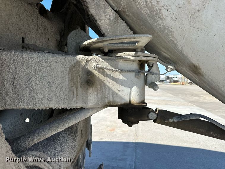 image for item DW5089 2015 Peterbilt 365 ready mix truck