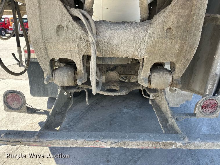 image for item DW5089 2015 Peterbilt 365 ready mix truck