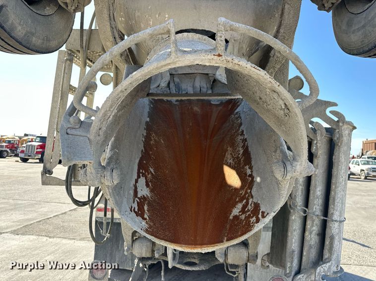 image for item DW5089 2015 Peterbilt 365 ready mix truck