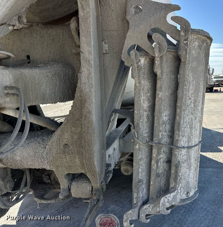 image for item DW5089 2015 Peterbilt 365 ready mix truck