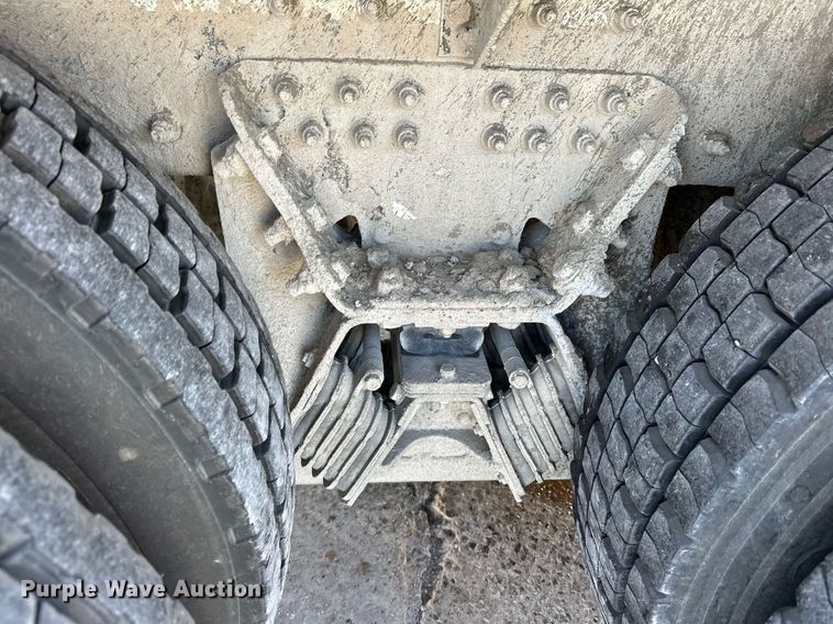 image for item DW5089 2015 Peterbilt 365 ready mix truck