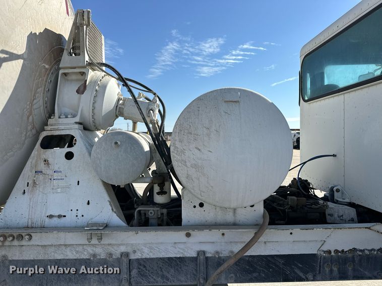 image for item DW5089 2015 Peterbilt 365 ready mix truck