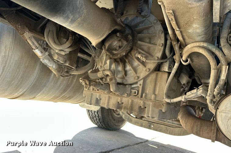 image for item DW5089 2015 Peterbilt 365 ready mix truck