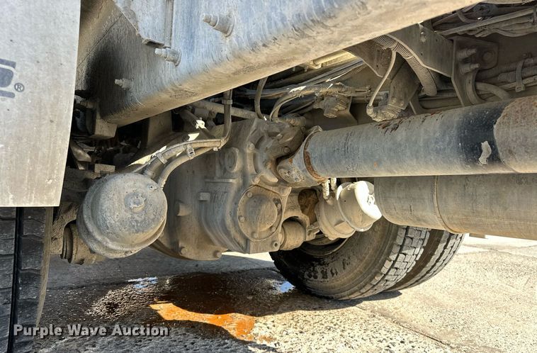 image for item DW5089 2015 Peterbilt 365 ready mix truck