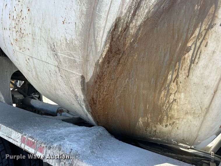 image for item DW5089 2015 Peterbilt 365 ready mix truck