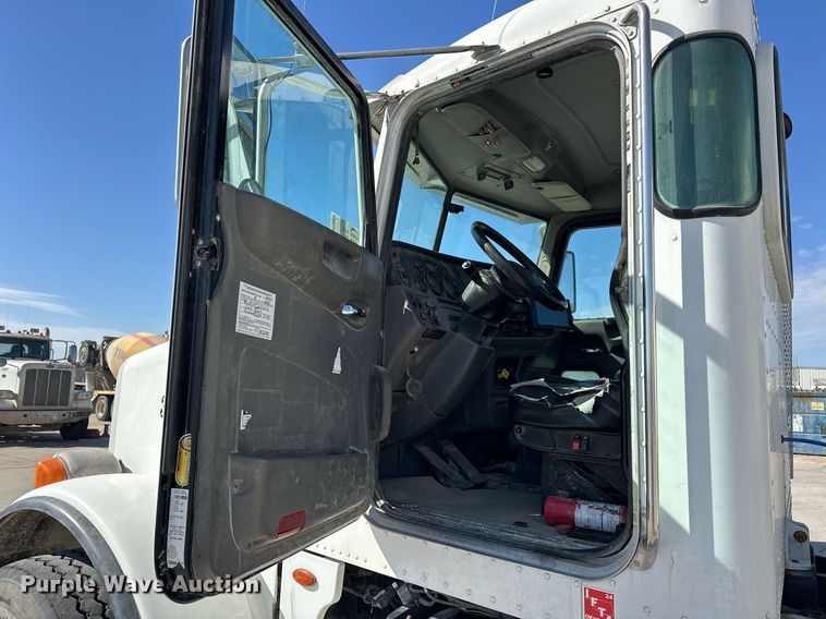 image for item DW5089 2015 Peterbilt 365 ready mix truck