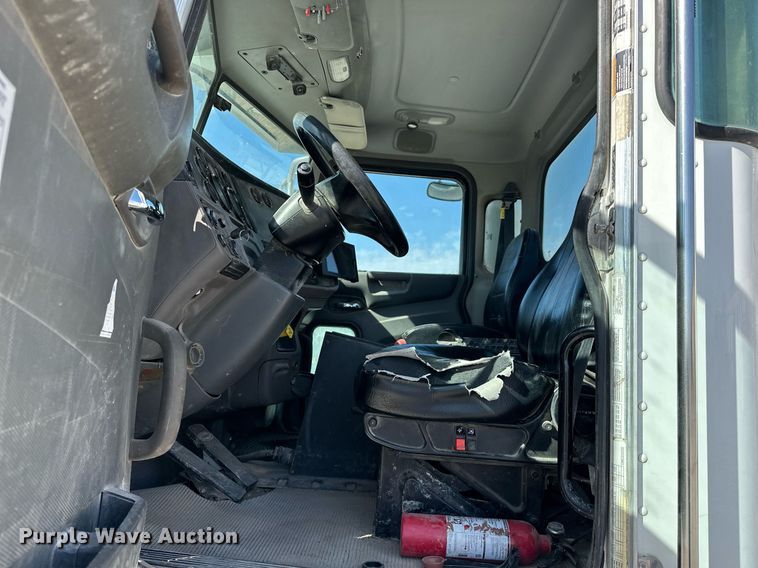 image for item DW5089 2015 Peterbilt 365 ready mix truck