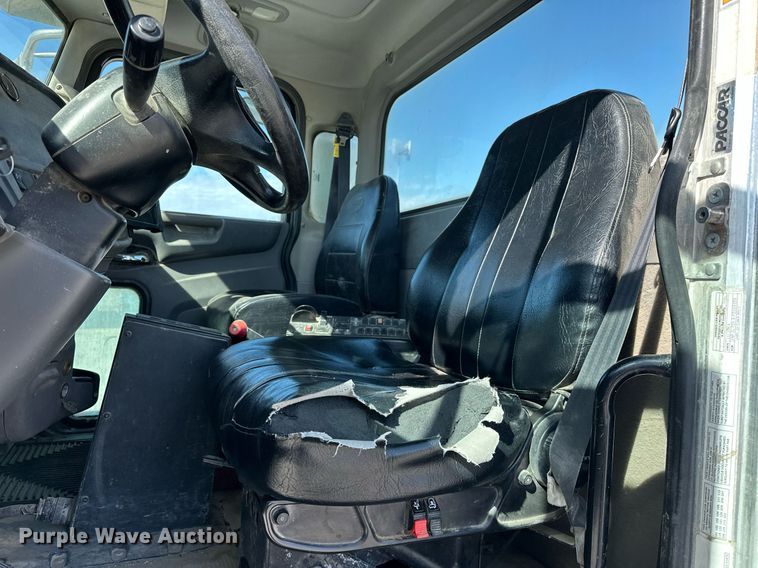 image for item DW5089 2015 Peterbilt 365 ready mix truck