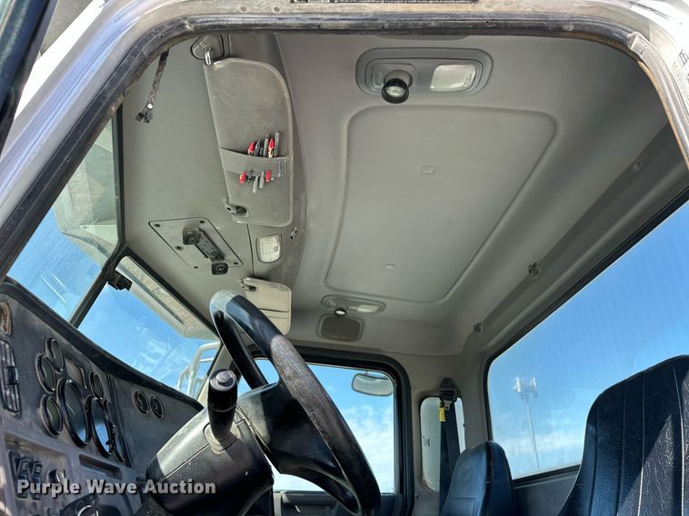 image for item DW5089 2015 Peterbilt 365 ready mix truck