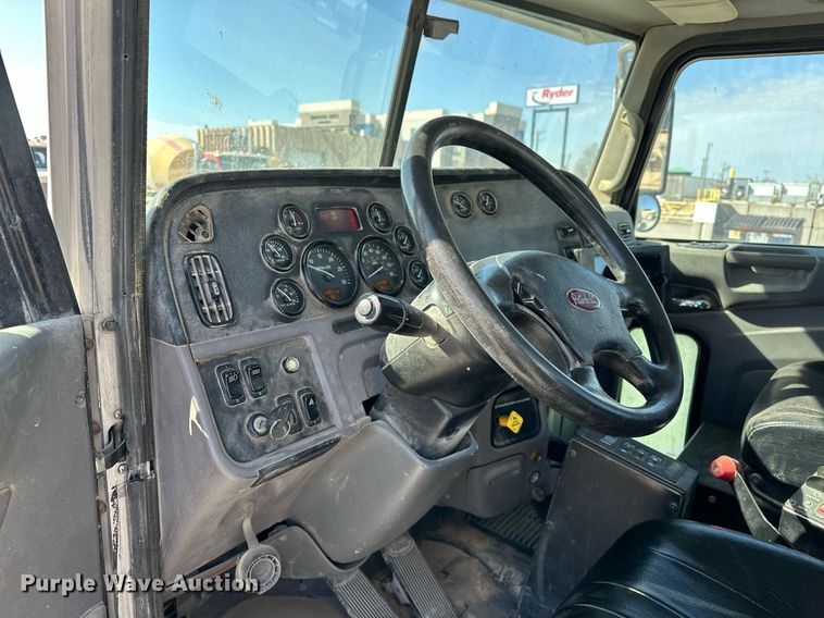 image for item DW5089 2015 Peterbilt 365 ready mix truck