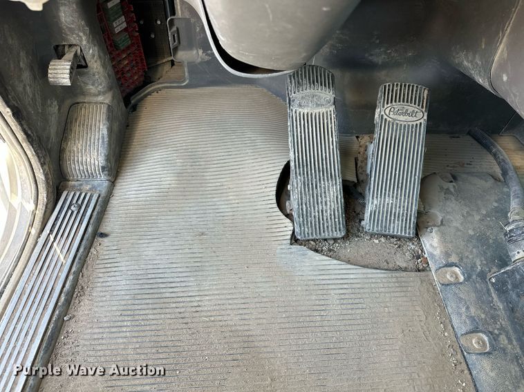 image for item DW5089 2015 Peterbilt 365 ready mix truck