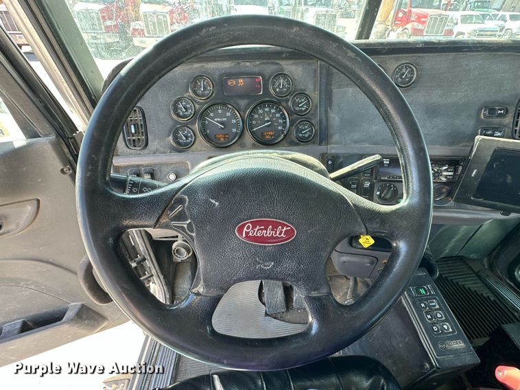 image for item DW5089 2015 Peterbilt 365 ready mix truck
