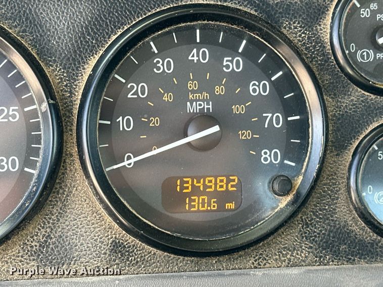 image for item DW5089 2015 Peterbilt 365 ready mix truck